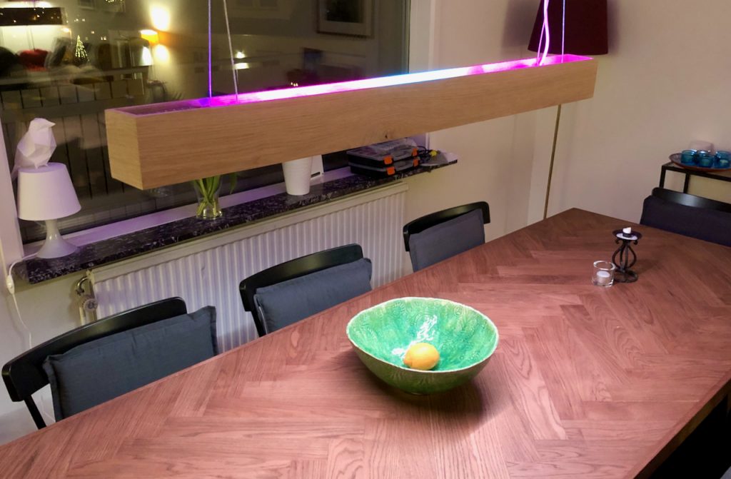 A led strip mimics the colors form a green bowl with a lemon.